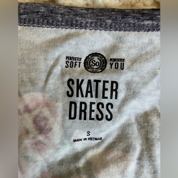 SO Skater Dress Perfectly Soft Perfectly You Gray/Pink Floral Size: S - Picture 2 of 9